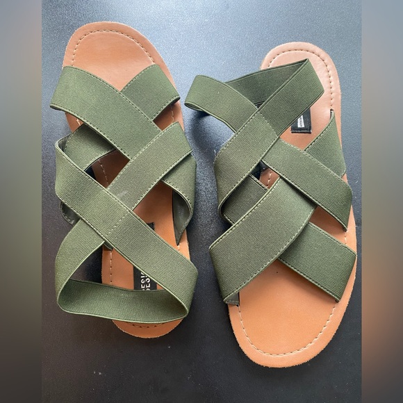 Design Lab Sandals - Picture 2 of 4